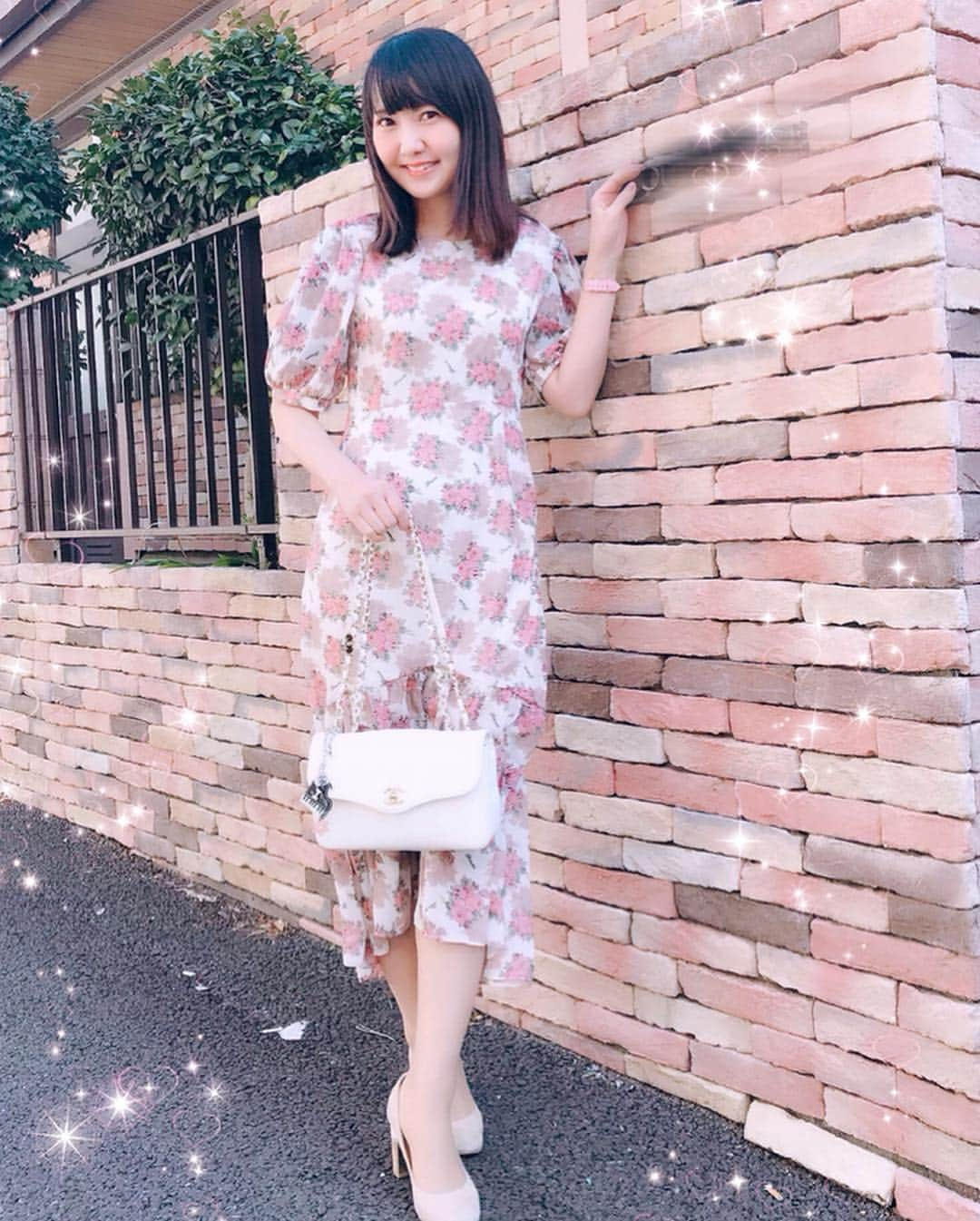 三浦泉さんのインスタグラム写真 - (三浦泉Instagram)「* 先日のコーデ 👠💕👠 *  #ワンピース ⇨ @styleonme_jp #スタイルオンミ  #BAG ⇨ @chanelofficial  #chanel  #shoes ⇨ #lanvinenbleu * 花柄が春気分にマッチ🌸👗 ❁*┈┈┈┈┈┈┈┈┈┈┈┈┈┈┈┈┈ ❁* 素肌までケアする新しいファンデーション「薬用 ケアハイブリッドファンデ」が試せるイベントが3/21に開催💄 *  美容のプロが肌色診断してくれるみたい💄♥️ 資生堂パーラーの金平糖がお土産で 東京・大阪・名古屋の3都市で開催されるらしい🌸🌸🌸 資生堂のファンデーションのイベントに何着ていこう👗👠 * ❁*┈┈┈┈┈┈┈┈┈┈┈┈┈┈┈┈┈ ❁* #fashion  #izumiコーデ 🎀 #izumileコーデ #イズミールコーデ #ケアハイブリッドファンデ #3500時間のファンデタイムで、素肌まできれいに。 #ファンデーション #薬用ファンデ #pr」3月20日 7時28分 - princessizu1201