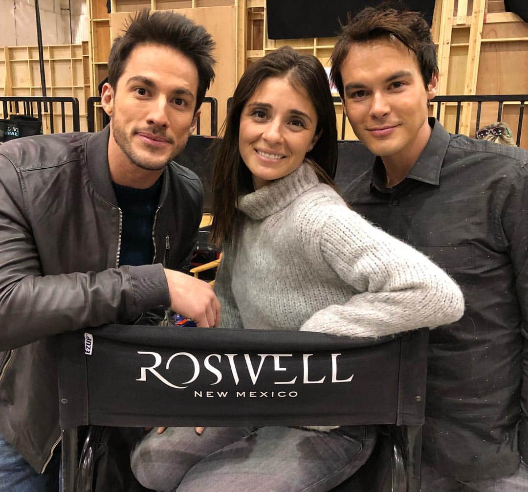 マイケル・トレヴィーノのインスタグラム：「New episode of @cwroswellnm TONIGHT at 9/8c on @thecw - This is a special one directed by the original “Liz” @shiriappleby」