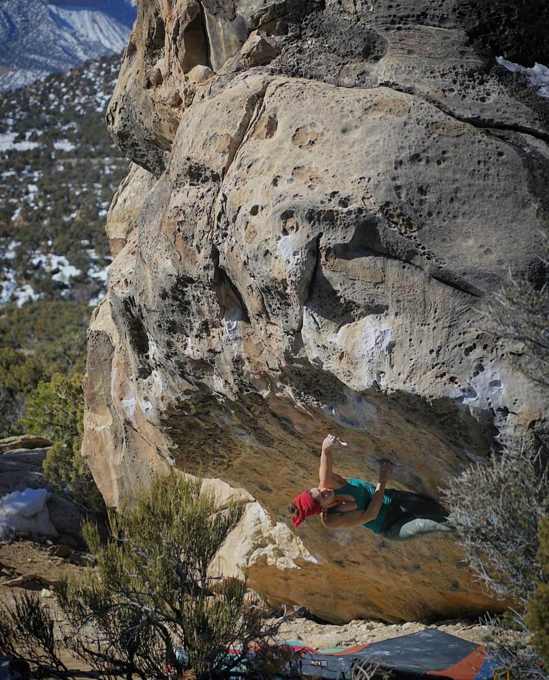 Alexis Mascarenasさんのインスタグラム写真 - (Alexis MascarenasInstagram)「• Big Boy v7, Joe’s Valley• With all the snow and hot temps there have been a lot of wet boulders but thankful this thing dried out so fun! 📸 @a.geiman  #joesvally #utah #bouldering #springbreak2019」3月20日 7時34分 - alexis_mascarenas