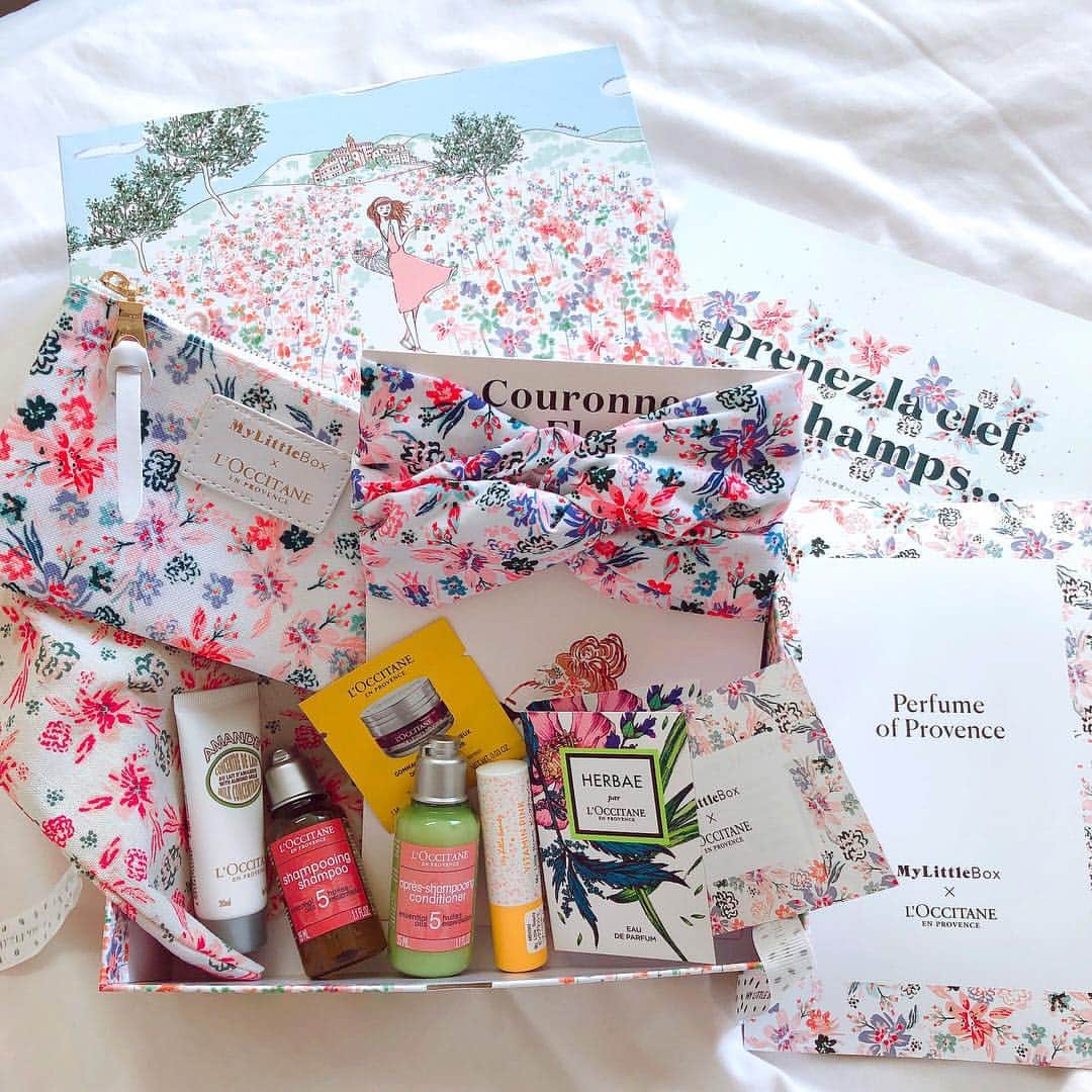 taro_smiledaysのインスタグラム：「#マイリトルボックス  @my_little_box_japan  @my_little_box  @mylittleparis ・ ・ ・ ・ 毎月届くサプライズBox💓 ・ 3月はロクシタンとの初コラボ！ グッズもお花満載で気分UP🌸🌷🌼 ・ シャンプー&コンディショナー ボディークリーム リップスクラブ（サンプル） ピンクブラッシュ（リップ&チーク） オードパルファム ミニバッグ ヘアバンド コラボポーチ ・ ・ 今月も盛りだくさんでした🤗💕 ・ ・ ☞8枚目 箱は今月初めてスライド式に！ さっそく入院中に行ってるNST（ノンストレステスト）で使う腹部バンド入れに使ってます😘 ・ ・ ・ #mylittlebox #マイリトルボックスジャパン #mylittleboxjapan #3月 #suprise #サプライズボックス #自分へのご褒美 #ロクシタン #loccitane  #コスメ #lipstick #shampoo  #妊娠9ヶ月 #妊娠後期 #入院生活」