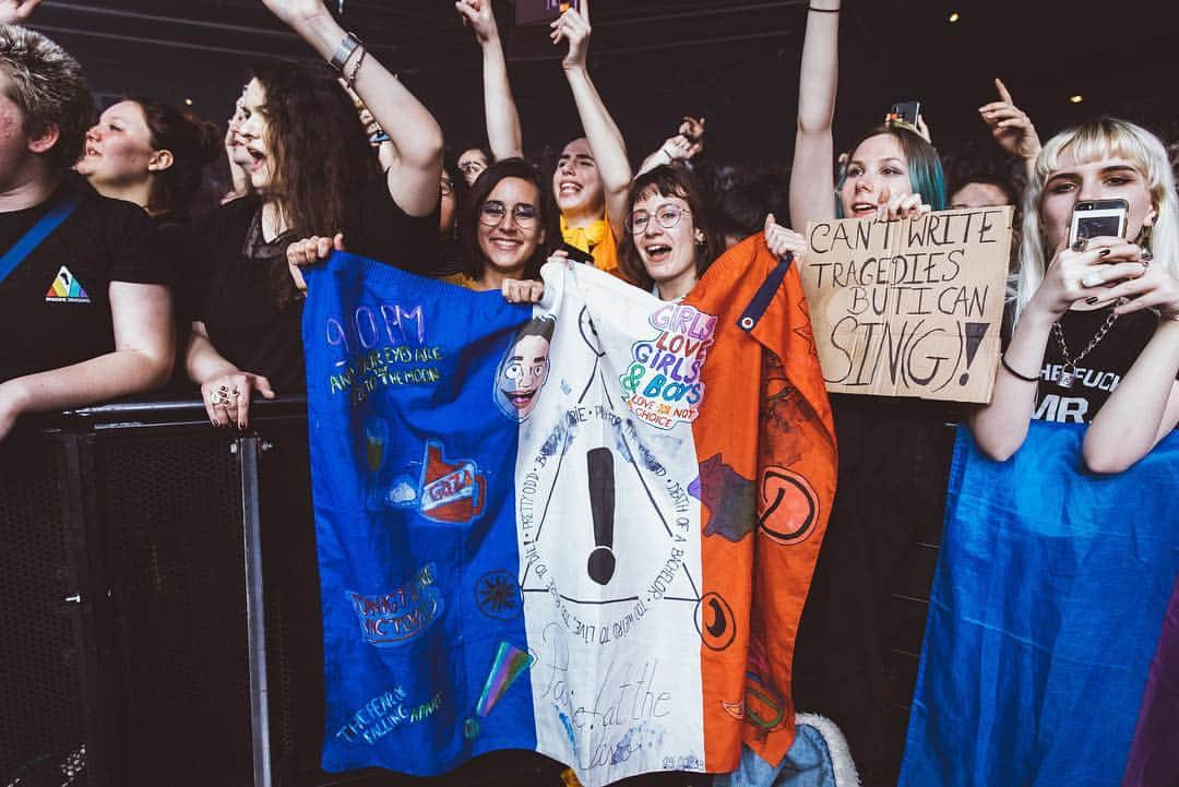 Panic! At The Discoさんのインスタグラム写真 - (Panic! At The DiscoInstagram)「Thank you Paris. #prayforthewickedtour 📸- @jakechams」3月20日 7時56分 - panicatthedisco