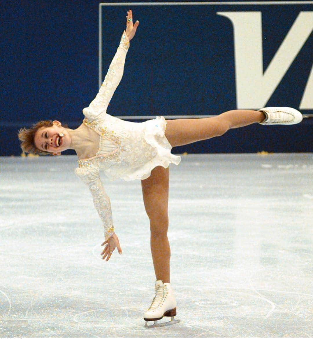 タラ・リピンスキーさんのインスタグラム写真 - (タラ・リピンスキーInstagram)「It’s time for Worlds! I will have the privilege to call this event where the greatest skaters in the world battle it out. I wish all these competitors the best of luck and I hope they pause for a moment out on the ice to take a mental snapshot to always remember the magic that Worlds is. I have not forgotten. Don’t forget to tune into @nbcsports !!! #worldfigure ⛸」3月20日 8時07分 - taralipinski