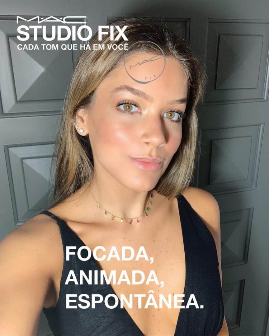 M·A·C Cosmetics BRさんのインスタグラム写真 - (M·A·C Cosmetics BRInstagram)「A @matranchesi é fã da linha STUDIO FIX desde 2006! Entāo, ela consegue dar várias dicas de como usar a base STUDIO FIX Fluid, que é super versátil.  A dica da Ma é diluir a base líquida com o Fix+ e aplicá-la com os dedos, assim, o efeito é muito mais leve. Já quando quer uma cobertura maior, ela usa o pincel tipo língua de gato e o Fix+ para ajudar na fixação. A sua cor de base é NW30 e para o corretivo alterna entre NW25 e NC30.  #MACStudioFix #MACStudioFixBrasil  #PeleMac #Pele #Regram @matranchesi」3月20日 8時00分 - maccosmeticsbrasil