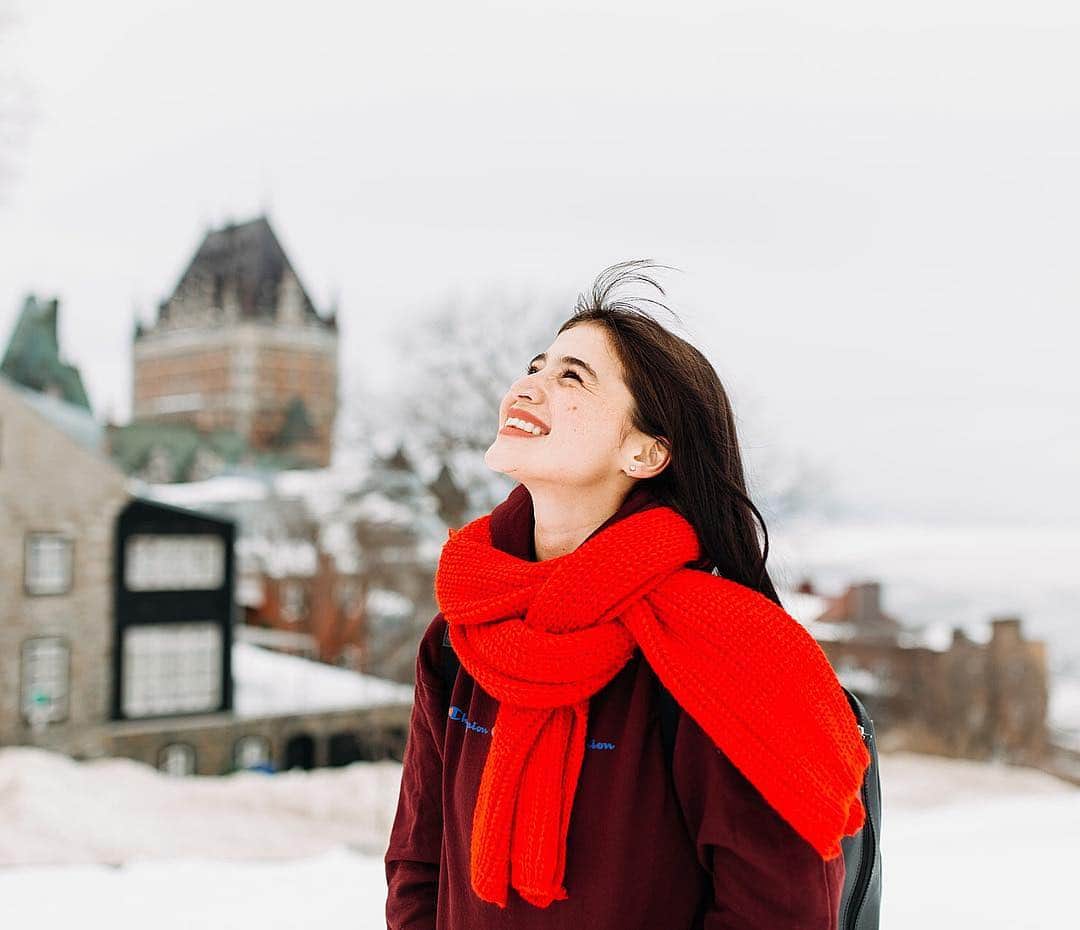 アン・カーティスのインスタグラム：「I feel like the happiest little girl after such a fulfilling concert tour in CANADA! 🥰 Thank you to everyone that came out to watch #ANNEkulitSaCANADA 🇨🇦 I hope I was able bring you guys happiness with my kakulitan. Your laughter, claps, screams and cheers will be something I carry in my heart forever! IT WAS SO MUCH FUN! To God be All the Glory! I felt His presence from each smile I saw... and trust me, there were a lot! ✨ Thank you to all the producers for bringing me out and to my special guests @billycrawford @katrinavelarde24 @chadkinis @gforce_official @gforce_ritz @gforce_jorge @gforce_michael for being so AMAZING! Till the next one! This is ANNEBISYOSA/ANNEkapal/ANNEkulit signing out for now. Who knows where the concert tour will be! But there are talks of another one real soon 😘. It’s Showtime Madlang People, I’ll be seeing you guys tomorrow! ❤️」