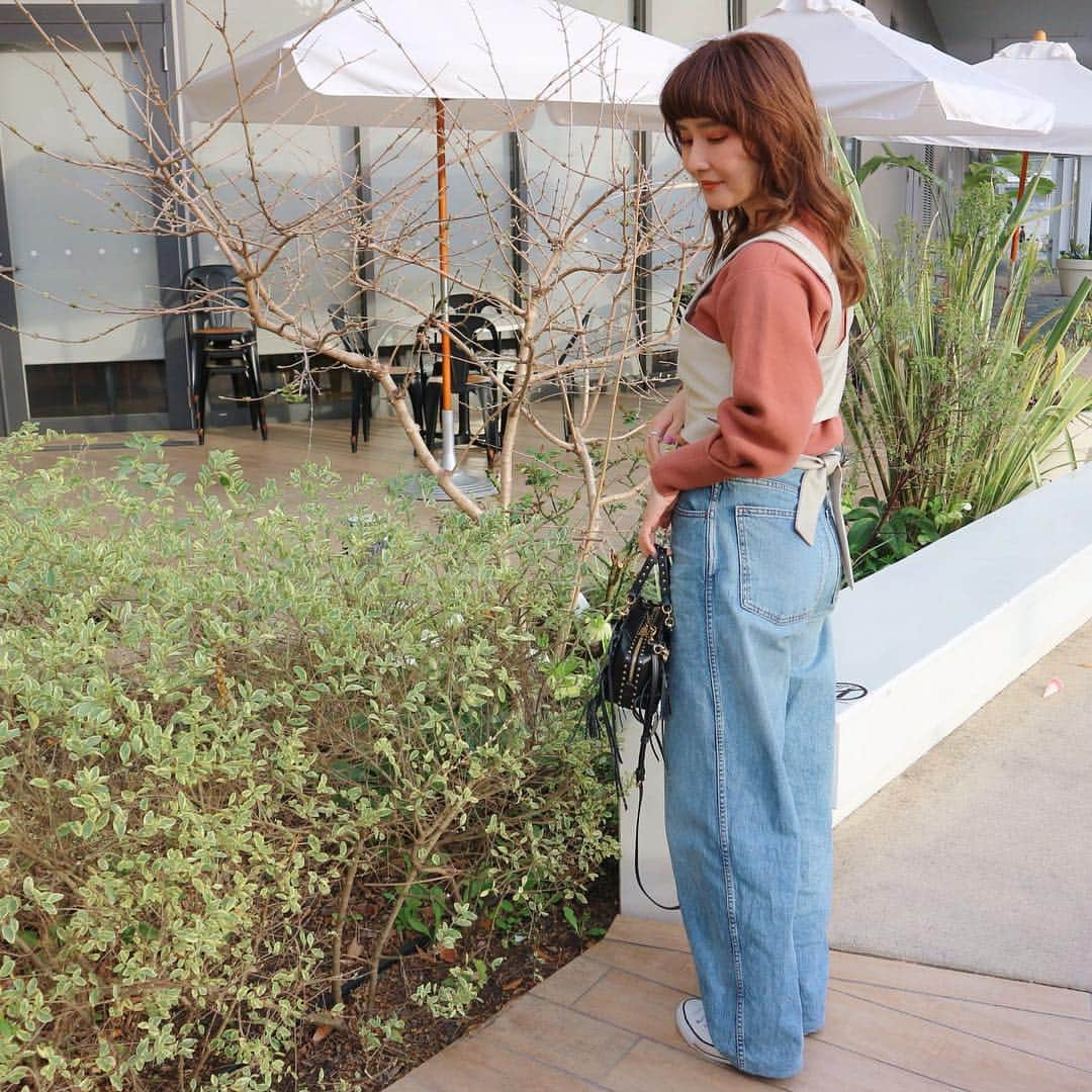 宮崎真梨子さんのインスタグラム写真 - (宮崎真梨子Instagram)「こないだのお洋服♡ビスチェが好きで、今期もGETしてしまった♡ビスチェは【ROPE' mademoiselle(@ropemademoiselle_jp )】のもの♡後ろの紐が可愛い♡ ∵ コーデの詳細は、プロフィールのURLからチェックしてみてください♡ ∵ ∵ #sscollectivejp #sslooksjp #shopstylejp #pr #ファッション #fashion #お買い物 #shopping #ロペマドモアゼル #rope #ビスチェ #UNIQLO #ママコーデ #ママファッション #大人ファッション #30代コーデ #大人可愛い #ミヤマリ #vocest #vocemagazine #美容ブロガー #インフルエンサー #ヘアアレンジ #ママ #男の子ママ #mamagirl #おしゃれさんと繋がりたい #ルーファ #ルーファグラマー」3月20日 8時16分 - miyamari92