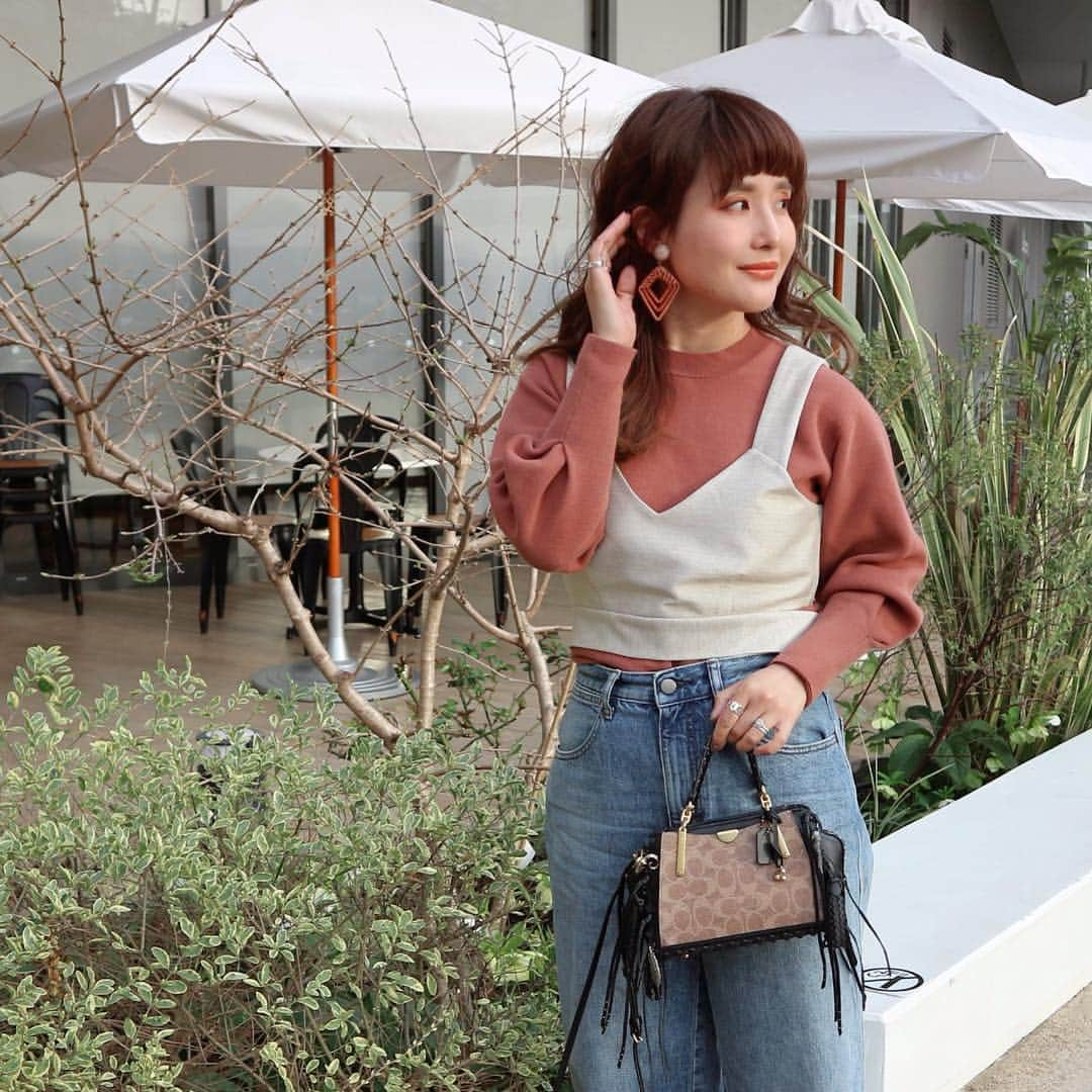 宮崎真梨子さんのインスタグラム写真 - (宮崎真梨子Instagram)「こないだのお洋服♡ビスチェが好きで、今期もGETしてしまった♡ビスチェは【ROPE' mademoiselle(@ropemademoiselle_jp )】のもの♡後ろの紐が可愛い♡ ∵ コーデの詳細は、プロフィールのURLからチェックしてみてください♡ ∵ ∵ #sscollectivejp #sslooksjp #shopstylejp #pr #ファッション #fashion #お買い物 #shopping #ロペマドモアゼル #rope #ビスチェ #UNIQLO #ママコーデ #ママファッション #大人ファッション #30代コーデ #大人可愛い #ミヤマリ #vocest #vocemagazine #美容ブロガー #インフルエンサー #ヘアアレンジ #ママ #男の子ママ #mamagirl #おしゃれさんと繋がりたい #ルーファ #ルーファグラマー」3月20日 8時16分 - miyamari92