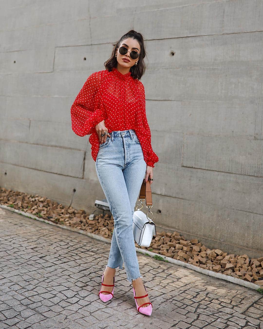 Camila Coelhoさんのインスタグラム写真 - (Camila CoelhoInstagram)「I often #dressfromthefeetup ! 👠 Love starting the look from the shoes, like I did on today’s outfit! What do you usually choose first? (This link & red one is from @netaporter) ————- Muitas vezes começo a montar o look pelo sapato - e hoje foi assim! Vocês fazem isso? #lookdodia  #THENETSET, #ad #ootd」3月20日 8時13分 - camilacoelho
