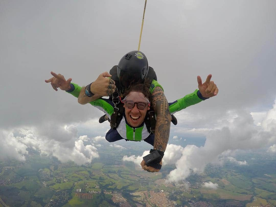 ブランドン・アルメイダさんのインスタグラム写真 - (ブランドン・アルメイダInstagram)「Só se vive uma vez ✨ #skydiving . . . . . Obrigado pelo presente de aniversário @betinalorscheitter @bruce_hanson @gabiamello @rapha_nakashima @deboraborgesxavier #comeflywithme」3月20日 8時14分 - brandonnalmeida