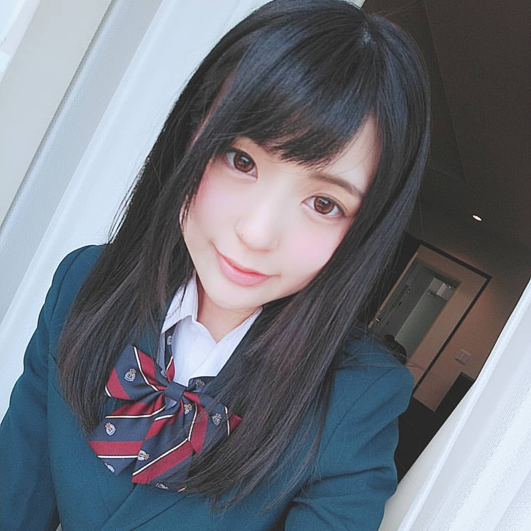 藤波さとりのインスタグラム：「おはよう世界 #制服 #av女優 #藤波さとり」