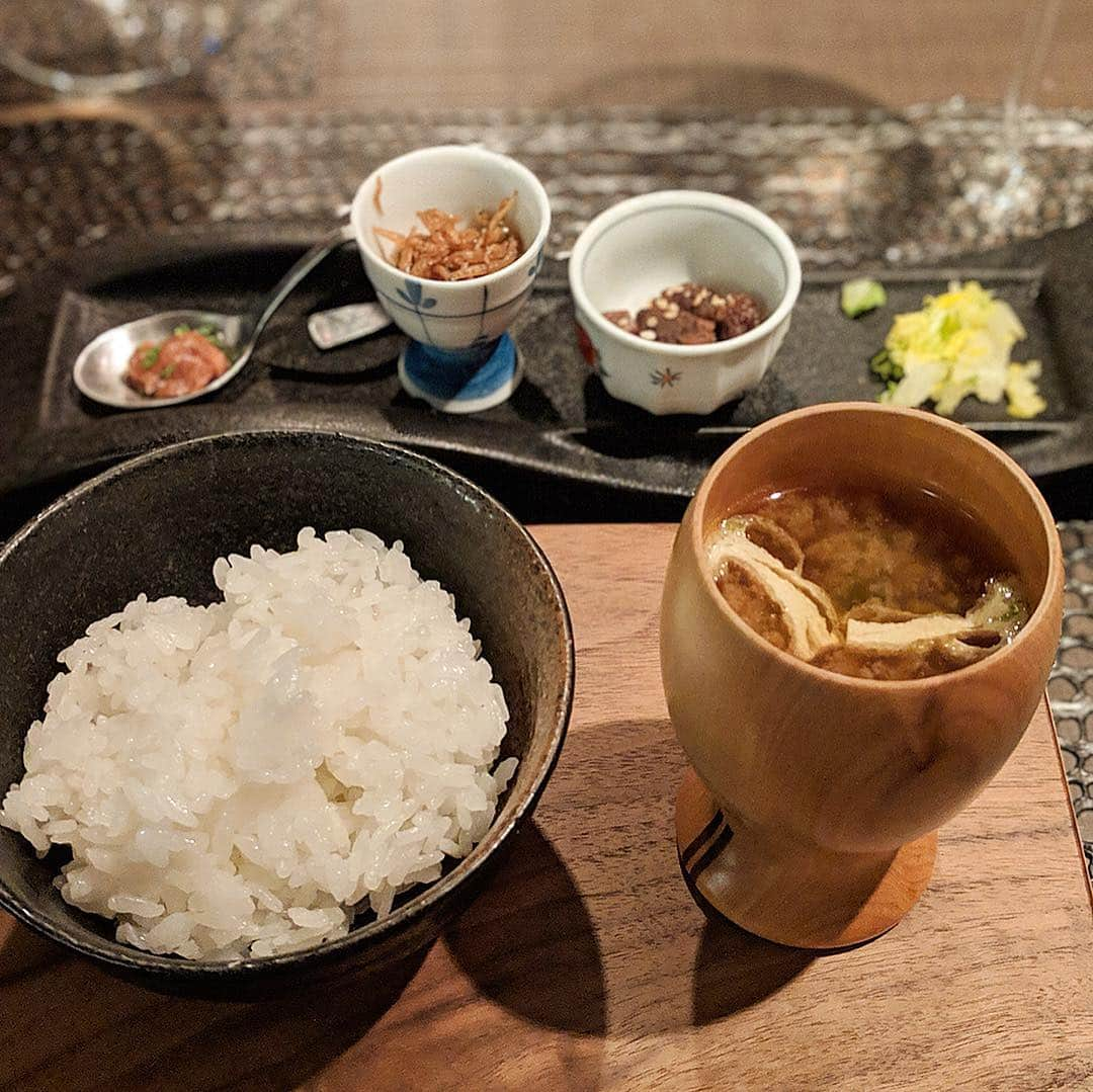 大見さなえさんのインスタグラム写真 - (大見さなえInstagram)「フレンチ×イタリアン×懐石🍽 飛騨牛フィレ肉のロースト😋🍖 西麻布『#エゴジーヌ 』 ・ 西麻布の隠れ家レストラン✨ まず嬉しかったのが、普段イタリアンでパンを食べるときに 粉チーズを頼んでオリーブの中にいれるんだけど、 ここではそのシステムがある！！💓 ・ しかも自分でチーズを削るスタイル😍🧀 箇所によって削る大きさも変えれるのも嬉し過ぎる😆❣️ ・ その他冷製カッペリーニ最高級ベルーガキャビア✨ 〆のご飯、お米がまた美味しすぎる！！ 1粒1粒しっかりとしつつもふっくら😍 オシャレで海外料理の気分を味わいながら 日本の良さも味わえるお店(*^^*) ・ #飛騨牛 #フィレ #フィレ肉 #meat #beef #お肉 #肉 #赤身 #イタリアン #フレンチ #懐石料理 #美食 #西麻布グルメ #東京グルメ #めぐログ_西麻布 #萌え断」3月20日 8時42分 - tabe_megumi