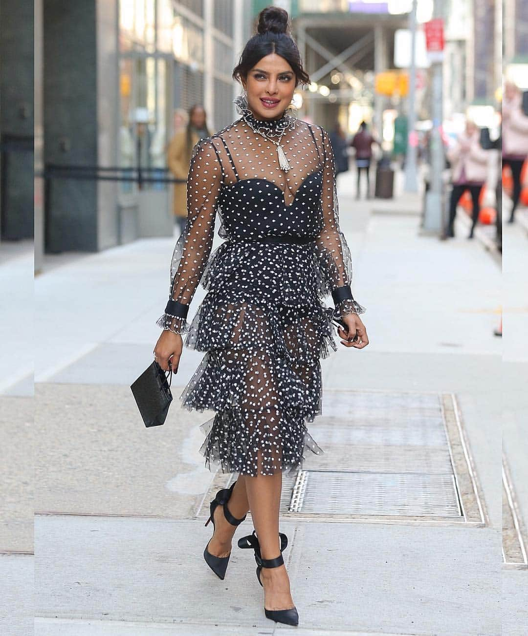 Just Jaredさんのインスタグラム写真 - (Just JaredInstagram)「@priyankachopra rocks three chic looks while doing press in New York City! #PriyankaChopra Photos: Backgrid」3月20日 8時46分 - justjared