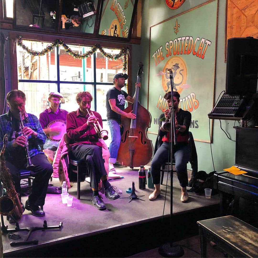 ケアリー・ハートさんのインスタグラム写真 - (ケアリー・ハートInstagram)「So much fun hanging w/ wifey in New Orleans. We had a chance to check out Spotted Cat and saw an amazing jazz/blues band. This is my favorite city in America. #DayDrinkingIsFun」3月20日 8時46分 - hartluck
