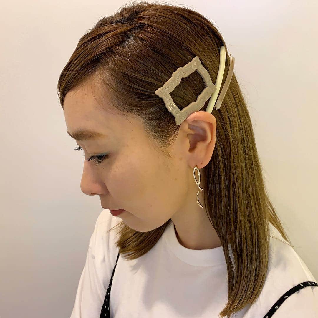 のインスタグラム：「2019,03,20のアレンジ 9:1のストレートダウンスタイル☻ 長い髪を前髪にかぶせて耳にかけてるから落ちてこないよ🙆🏼‍♀️ スタイルクラブバームつけてコームでといてるよ🌀 ピン… @san_official ピアス… @cilsoie ・・・ #ヘアアレンジ #uアレンジ #ボブアレンジ #ミディアムアレンジ #ロングアレンジ  #uボブアレンジ #hairarrange #hairstyle #tcbsnap #sAnコレ #cilsoie」