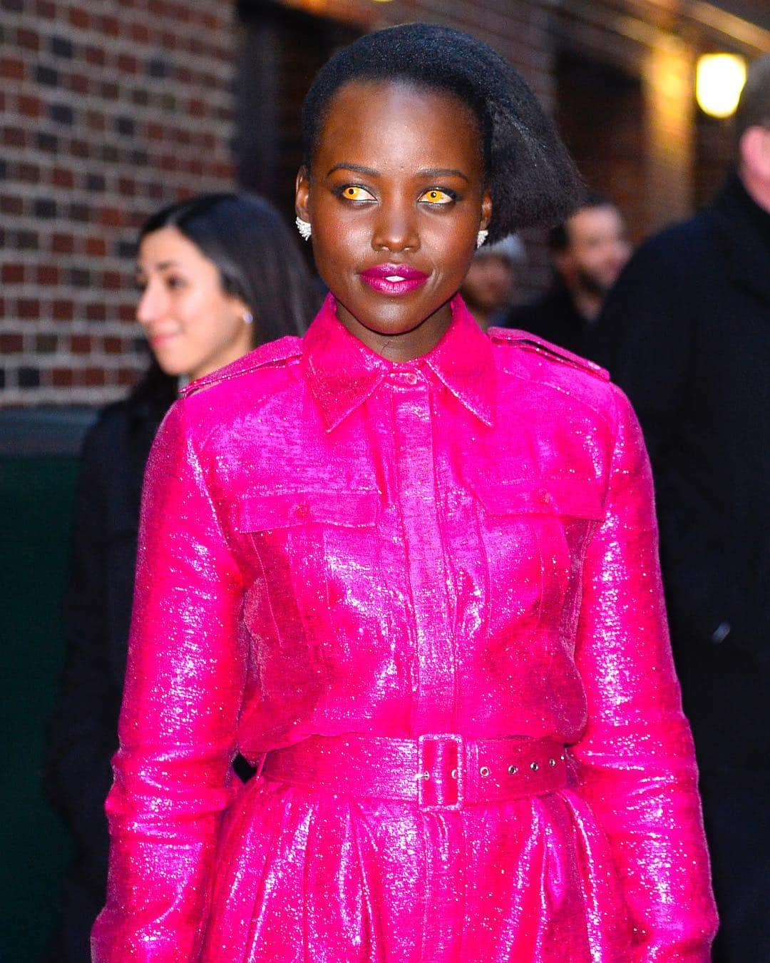 E! Onlineさんのインスタグラム写真 - (E! OnlineInstagram)「Lupita Nyong'o is serving looks. 👀 (📷: Getty Images)」3月20日 8時49分 - enews