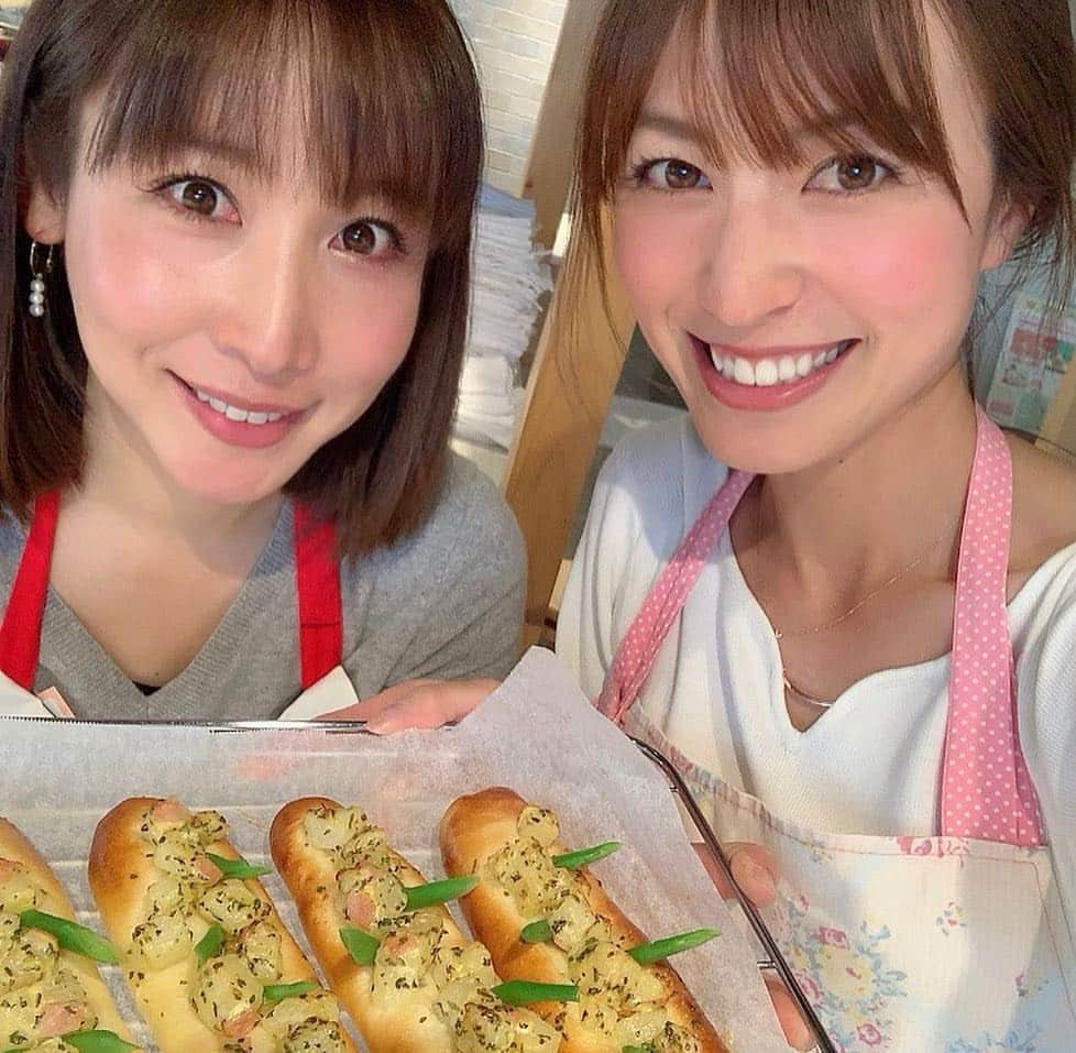 高沢奈苗さんのインスタグラム写真 - (高沢奈苗Instagram)「. 何気にずーっと通い続けているお料理教室🍽✨. .  行ったり行かなかったりでゆる〜く続けていて、気づいたら6年！🤣笑 （行ってない期間も長いけど） . 最近はパンの授業だけ通っていて、昨日はクッキー職人のかよちゃんが体験レッスンに行きたいとのことで一緒にレッスン行ってきた😋💛 . いつも1人でフラッと通ってるけどやっぱり友達と一緒に行く方が倍楽しい！！💓 . . パンももっと極めたい🥐✨ . . . #パン教室 #パン作り#ゴルフ仲間 #ゴルフ以外の趣味」3月20日 8時52分 - nanaetakasawa