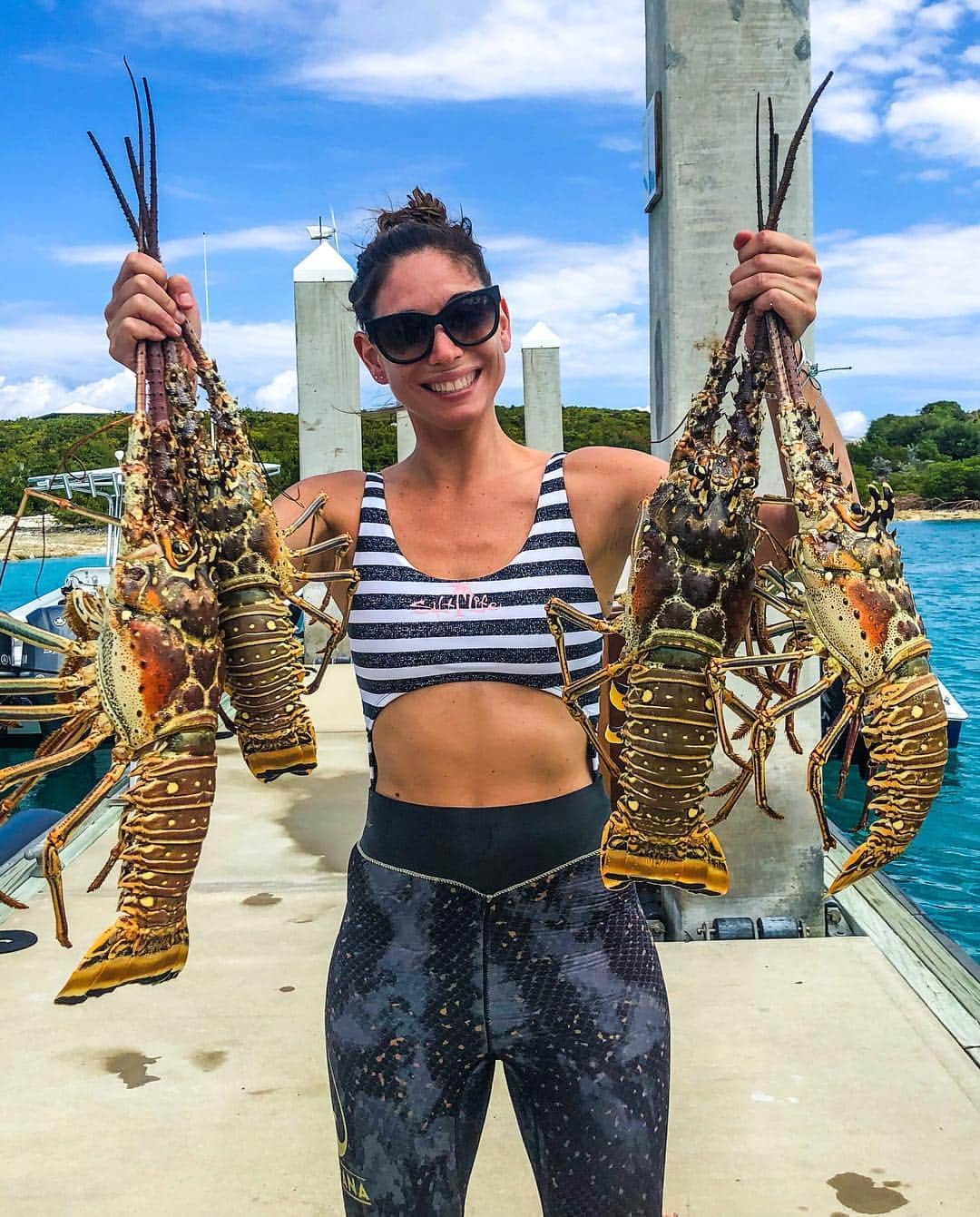 ヴァレンティン・トーマスさんのインスタグラム写真 - (ヴァレンティン・トーマスInstagram)「Well dinner is sorted!  #bahamas #awesomelife #girlswhofish #catchyourownfood #paradise #travellifeaway #travel #travelaround #travelaroundtheworld #travellife #traveldestination #travelblog #travelog #traveller #wanderlust #traveladict #traveladdict #traveladdicted #roamearth #roam #travelpassion #travelphotography #instavacation #travelstagram #travelphoto #wilderness #bahamas #pigbeach #maldives #beach」3月20日 8時54分 - valentinethomas