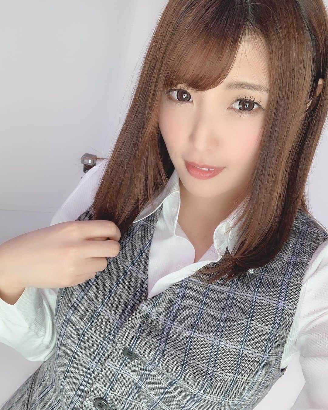 新村あかりのインスタグラム：「ガン見隊さんで撮影でした✨」