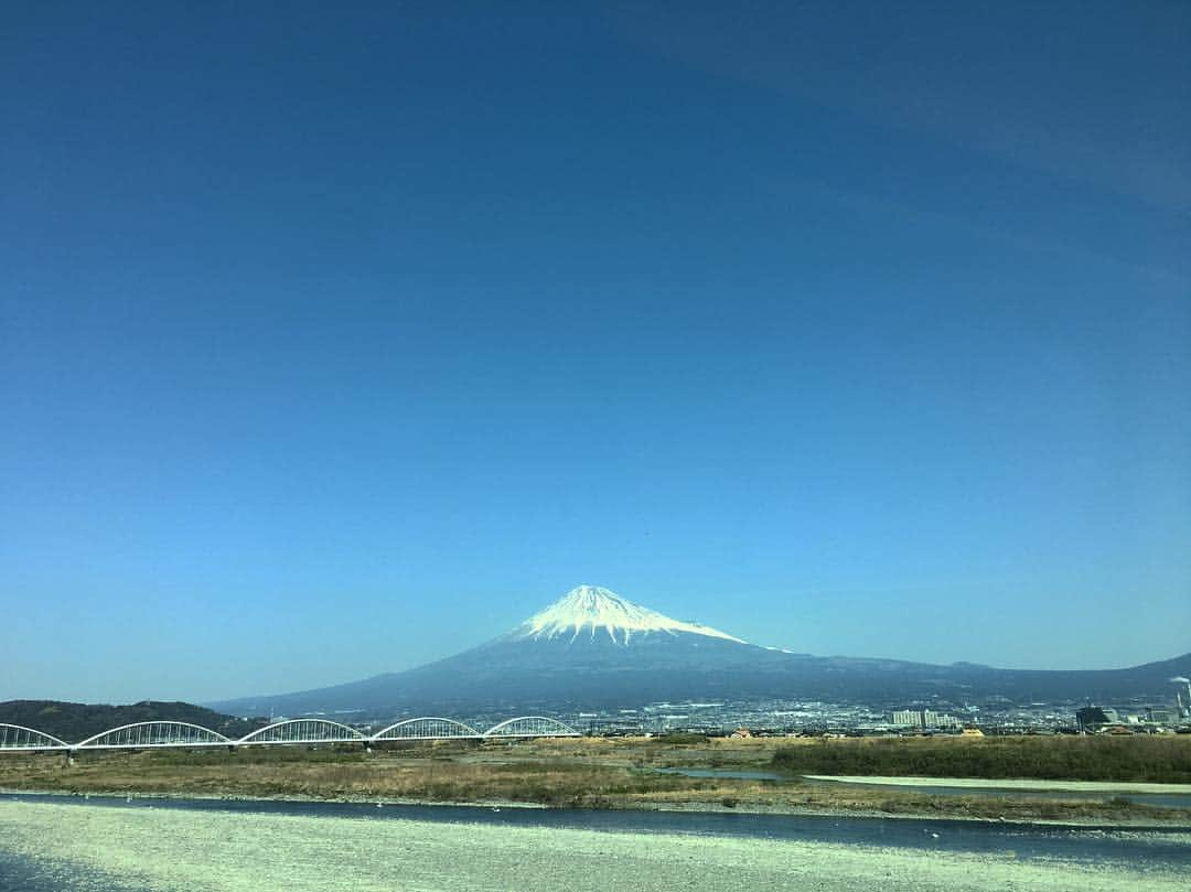 矢井田瞳さんのインスタグラム写真 - (矢井田瞳Instagram)「立派な富士山でございました！  #富士山」3月20日 14時38分 - hitomi_yaida