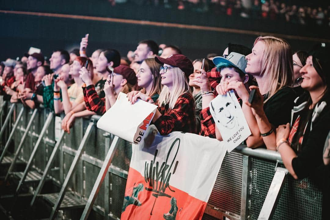 マイク・シノダさんのインスタグラム写真 - (マイク・シノダInstagram)「Prague was amazing tonight! Thank you @lennyfilipova for joining us ❤️🔥⚡️#posttraumatictour」3月20日 9時10分 - m_shinoda