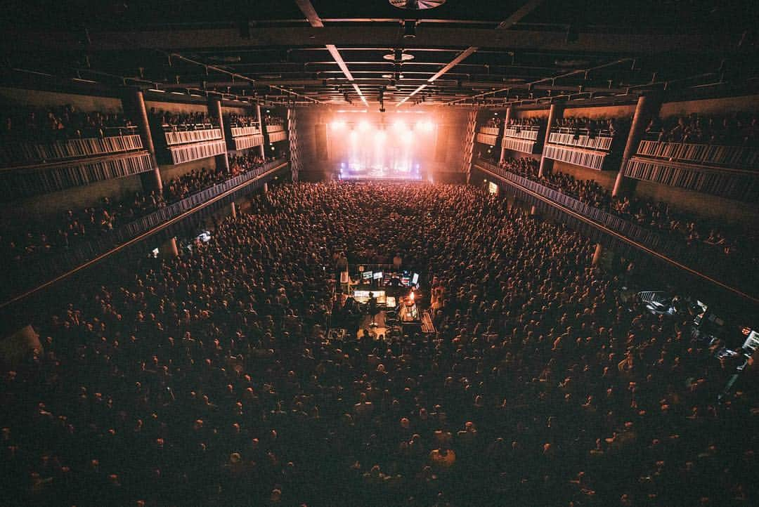 マイク・シノダさんのインスタグラム写真 - (マイク・シノダInstagram)「Prague was amazing tonight! Thank you @lennyfilipova for joining us ❤️🔥⚡️#posttraumatictour」3月20日 9時10分 - m_shinoda