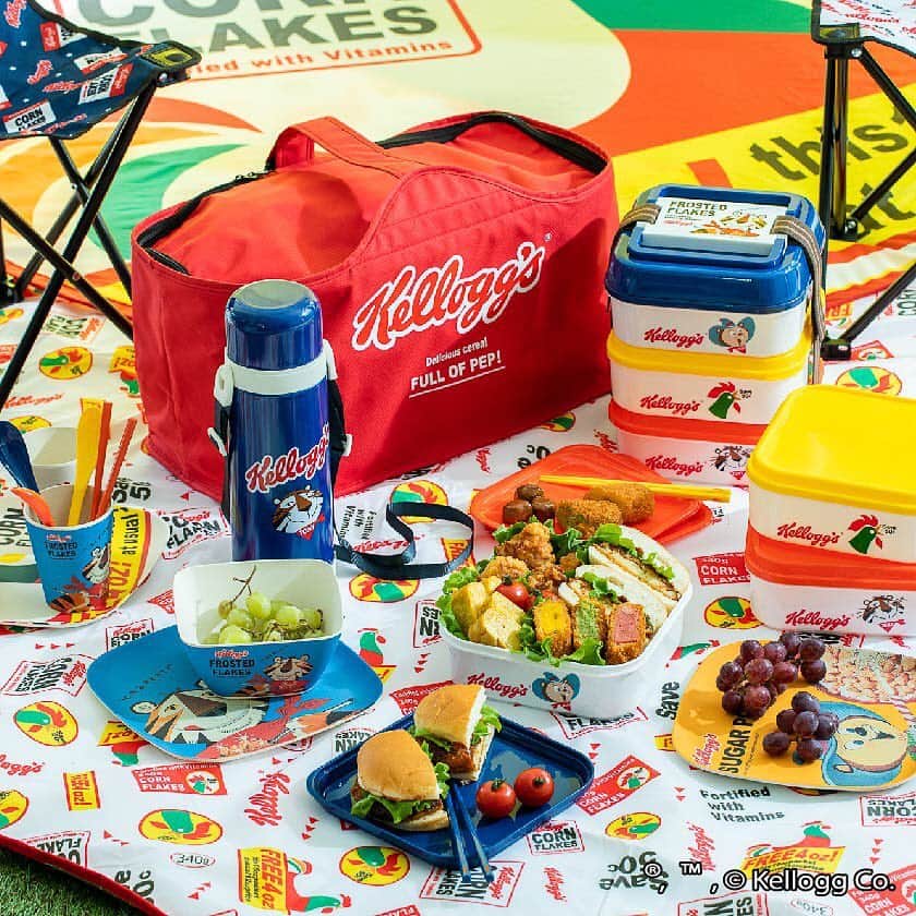 212 KITCHEN STOREさんのインスタグラム写真 - (212 KITCHEN STOREInstagram)「【PICNIC for SPRING BREAK!】 . ■■■■■■■■■■■■■■■■■■■■■■■ ピクニックシーンにも大活躍！ 「ケロッグ」シリーズ追加アイテム入荷！ ■■■■■■■■■■■■■■■■■■■■■■■ . 蓋付きの大判のレジャー用クーラーバッグ。大型のランチボックスやたくさんの飲み物など入れても、持ち運びしやすいワンショルダー付き。 ショルダーには、バックルが付いているので、中身の取り出しの際にも邪魔にならず出し入れしやすいデザインです。  kellogg’s クーラーバッグ　3,000円+税 ． ． --------------------------------------------- シリアル食品の世界シェアトップブランド「ケロッグ」と「212キッチンストア」がコラボレーションしたオリジナルアイテムが発売しました！  ピクニックやバーベキューなど、楽しいイベントが増える春のシーズンに大活躍のレジャーグッズも追加で入荷しました！  全80種にわたるバラエティー豊かなコラボレーションアイテムには、ケロッグを代表するトニー・ザ・タイガー、女の子に人気のピーター、ケロッグの歴史を物語るコーニーなどケロッグの人気キャラクターがおしゃれなビンテージ・デザインにて登場します。  大人から子供まで、男女問わず楽しめ、思わず手に取りたくなる212キッチンストアでしか買えないオリジナル商品です。  ぜひ店頭にてご覧ください！ ． ． ※一部店舗での取り扱いはございません。ご了承くださいませ。 . #Kelloggs #ケロッグ #コラボ #トニーザタイガー #ピーター #コーニー #tonythetiger #peter #corny  #212kitchenstore #212キッチンストア #トゥーワントゥーキッチンストア #食べる #作る #片付ける #kitchen #キッチン #Cookforbetterdays #Cook #2019ss #賢く #手軽に #新生活 #春」3月20日 9時14分 - 212_kitchen_store