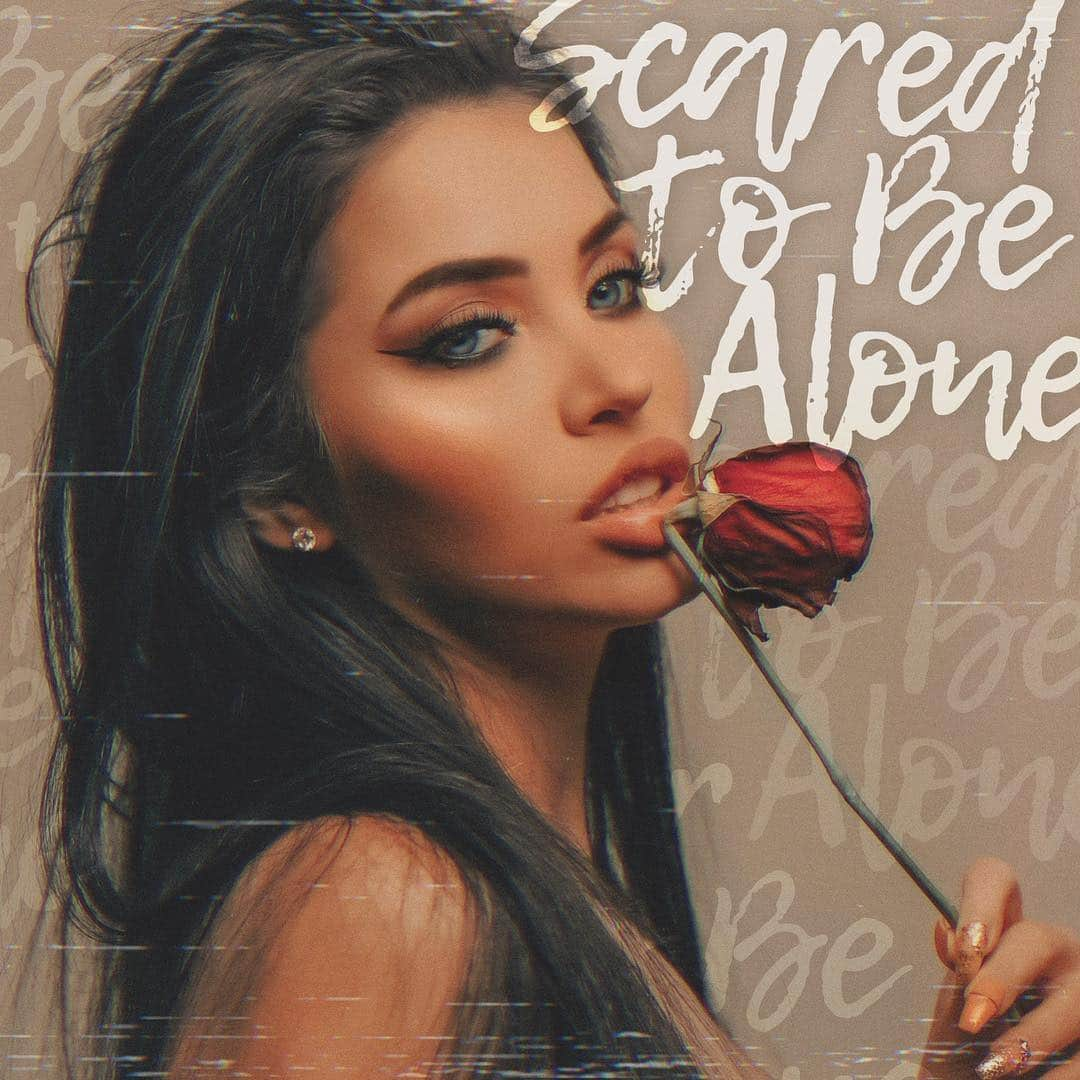 Claudia Alendeさんのインスタグラム写真 - (Claudia AlendeInstagram)「• scαяε∂ тσ вε αℓσηε • out March 22 🥀 presave on @spotify link in bio #STBA」3月20日 9時24分 - claudiaalende