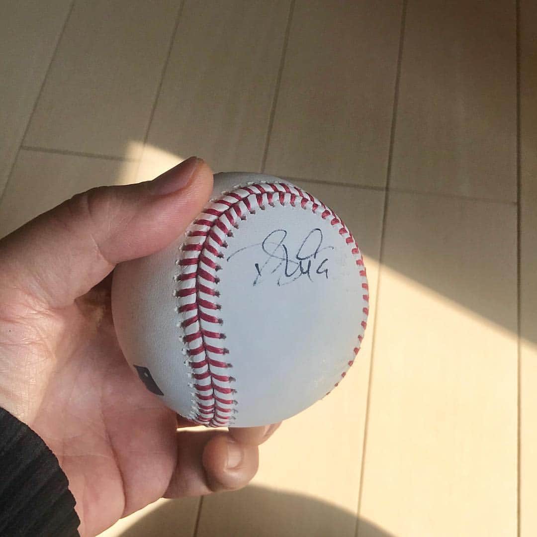 桂きん太郎さんのインスタグラム写真 - (桂きん太郎Instagram)「hochi.news/amp/baseball/m… マリナーズのゴードン選手。先日アリゾナキャンプ地ピオリアでサインして頂きました〜 see you Tokyo Dome と言っておきました。」3月20日 9時39分 - kintarohkatsura