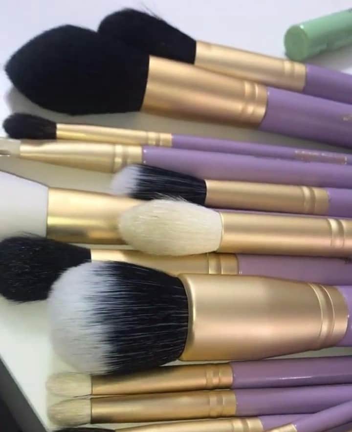 Makeup Addiction Cosmeticsさんのインスタグラム写真 - (Makeup Addiction CosmeticsInstagram)「The Glam Me Up Complete Set consists of 16 brushes that will assist with achieving that red carpet look.⁣ #makeupaddictioncosmetics #makeupaddiction #brian_champagne #shimycatsmua #bretmansvanity  #crueltyfreecosmetics ⁣」3月20日 9時40分 - makeupaddictioncosmetics