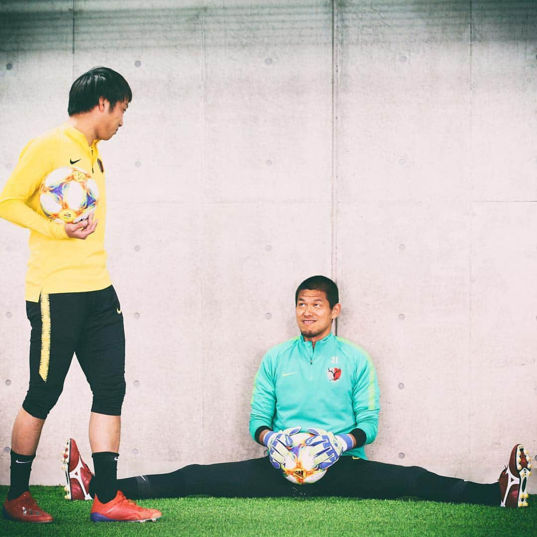 鹿島アントラーズさんのインスタグラム写真 - (鹿島アントラーズInstagram)「キックオフ前の様子！  Players just to be ready for Kick Off!  #鹿島アントラーズ #kashimaantlers #jリーグ #jleague #関川郁万 #ikumansekigawa #土居聖真 #shomadoi #曽ケ端準 #hitoshisogahata #伊藤翔 #shoito #内田篤人 #atsutouchida #遠藤康 #yasushiendo #クォンスンテ #kwounsuntae #安部裕葵 #hirokiabe #試合 #待ち遠しい #we #miss #thegame」3月20日 9時41分 - kashima.antlers