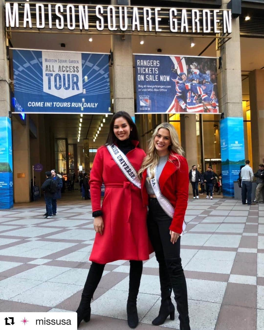 NHLさんのインスタグラム写真 - (NHLInstagram)「@nyrangers game No. 1 for both @sarahrosesummers and @catriona_gray. Not every day @missusa and @missuniverse are in the building.  Enjoy the game, ladies! (📷: @missusa)」3月20日 9時51分 - nhl