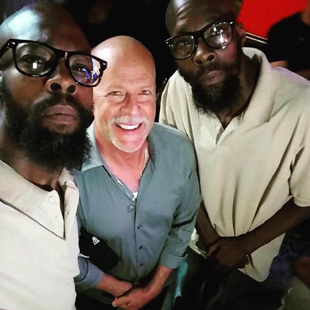 ジェフリー・ロスさんのインスタグラム写真 - (ジェフリー・ロスInstagram)「Happy birthday to my twin brother and the eventual star of “Die Hard 11: Natural Causes” #BruceWillis #niceguy」3月20日 9時48分 - therealjeffreyross