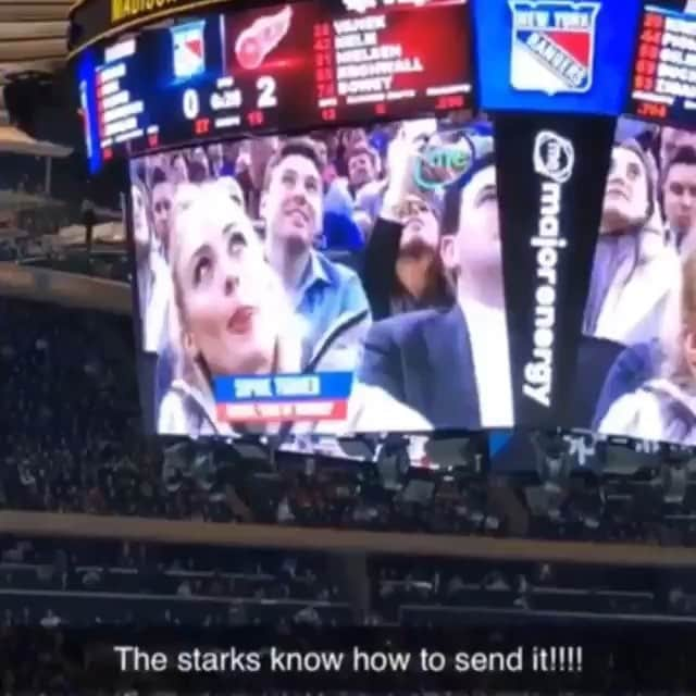 ソフィー・ターナーのインスタグラム：「Send it for the starks 🐺 @22cory_anderson  @barstoolsports  @nyrangers」