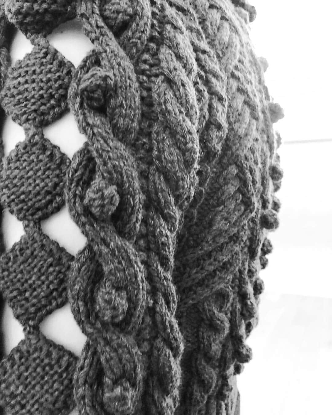 ザックポーゼンさんのインスタグラム写真 - (ザックポーゼンInstagram)「#zacposen #fw19 knit #closeup」3月20日 10時05分 - zacposen