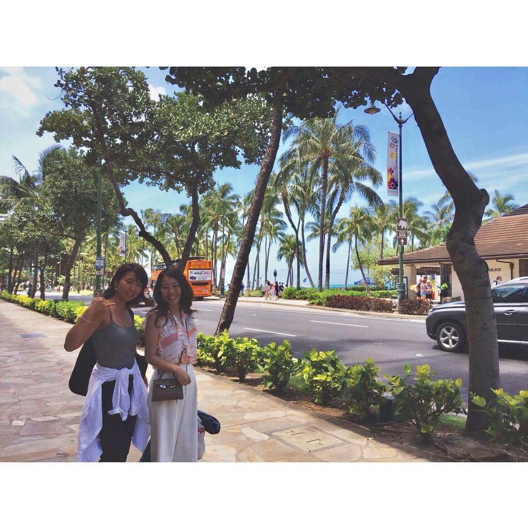 中津悠希さんのインスタグラム写真 - (中津悠希Instagram)「朝散歩🏝💕🐾🐕🐾 #hawaii #ハワイ #family #trip #waikiki #beach #sisters #散歩 #stroll」3月20日 10時26分 - yukinakatsu