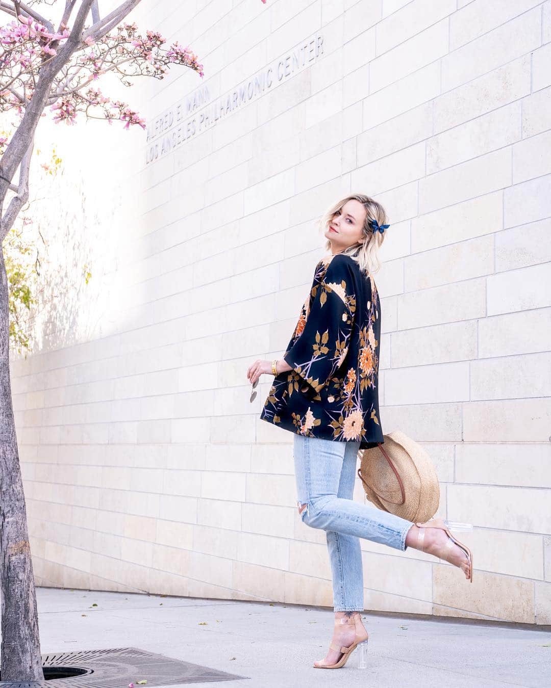 リズ・チェルカソワのインスタグラム：「Hey Insta friend! How are you doing today? Did you have a happy, productive day that has left you feeling fulfilled? Did you have a crappy, uninspiring day that has left you feeling grumpy? My day was somewhere in between. I just wanted to remind you that it doesn’t matter what your day looked like today because there is always tomorrow. ❤️」