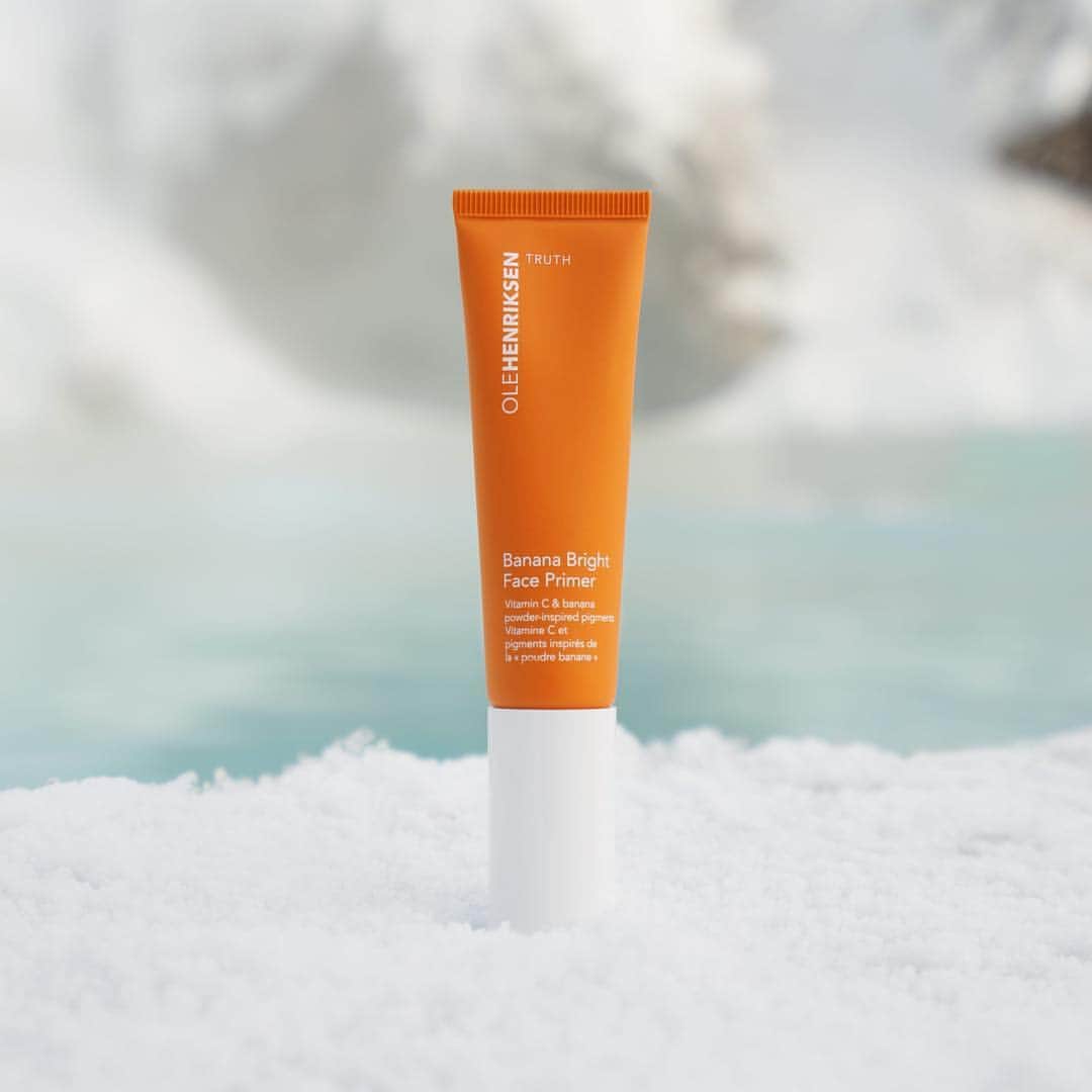 のインスタグラム：「Why is Banana Bright Face Primer brrr-illiant for cold-weather makeup looks? It not only extends & improves makeup wear, but also has skincare benefits 😍 It contains vitamin C to help brighten & hydrate. It also has vitamin E to help stabilize the vitamin C and condition the skin. Who else loves this primer? #glowcamp」
