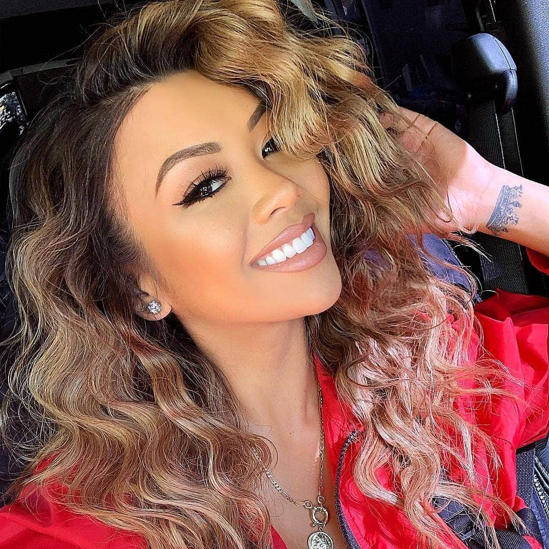 Tarte Cosmeticsさんのインスタグラム写真 - (Tarte CosmeticsInstagram)「Crushin' MAJOR on this babe 😍 The gorge @lianev lookin' flawless in our face tape foundation (available in 50 shades & 5 undertones)! @ultabeauty #crueltyfree #shapetapenation #doubledutybeauty #matchmakermagic #veganbeauty」3月20日 10時32分 - tartecosmetics