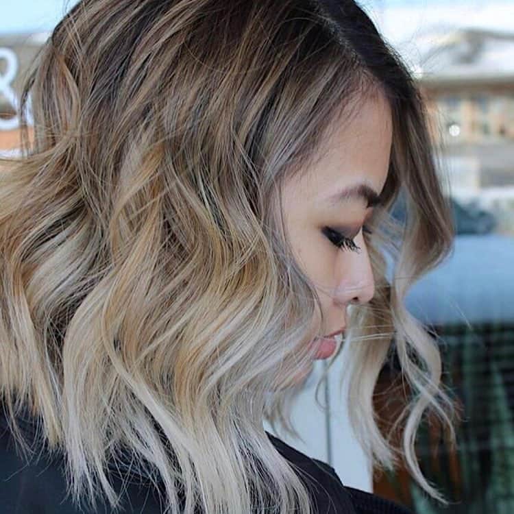 CosmoProf Beautyさんのインスタグラム写真 - (CosmoProf BeautyInstagram)「Our Lob #hairoftheday goes to @paintslikeschmidt who cleansed & protected her guests hair with @tigiprofessionals SOS Treatment after lightening, then glossed with #TIGI color at the bowl --- 👇 Rules Below!👇 1️⃣Tag your photo #LobCutHOTD #cosmoprofbeauty #licensedtocreate 2️⃣Post a photo of your Lob Haircut against an uncluttered background 3️⃣Mention any products used to cut, color or style the hair --- #repost #paintslikeschmidt #lobhaircut #lob #haircontest」3月20日 10時34分 - cosmoprofbeauty