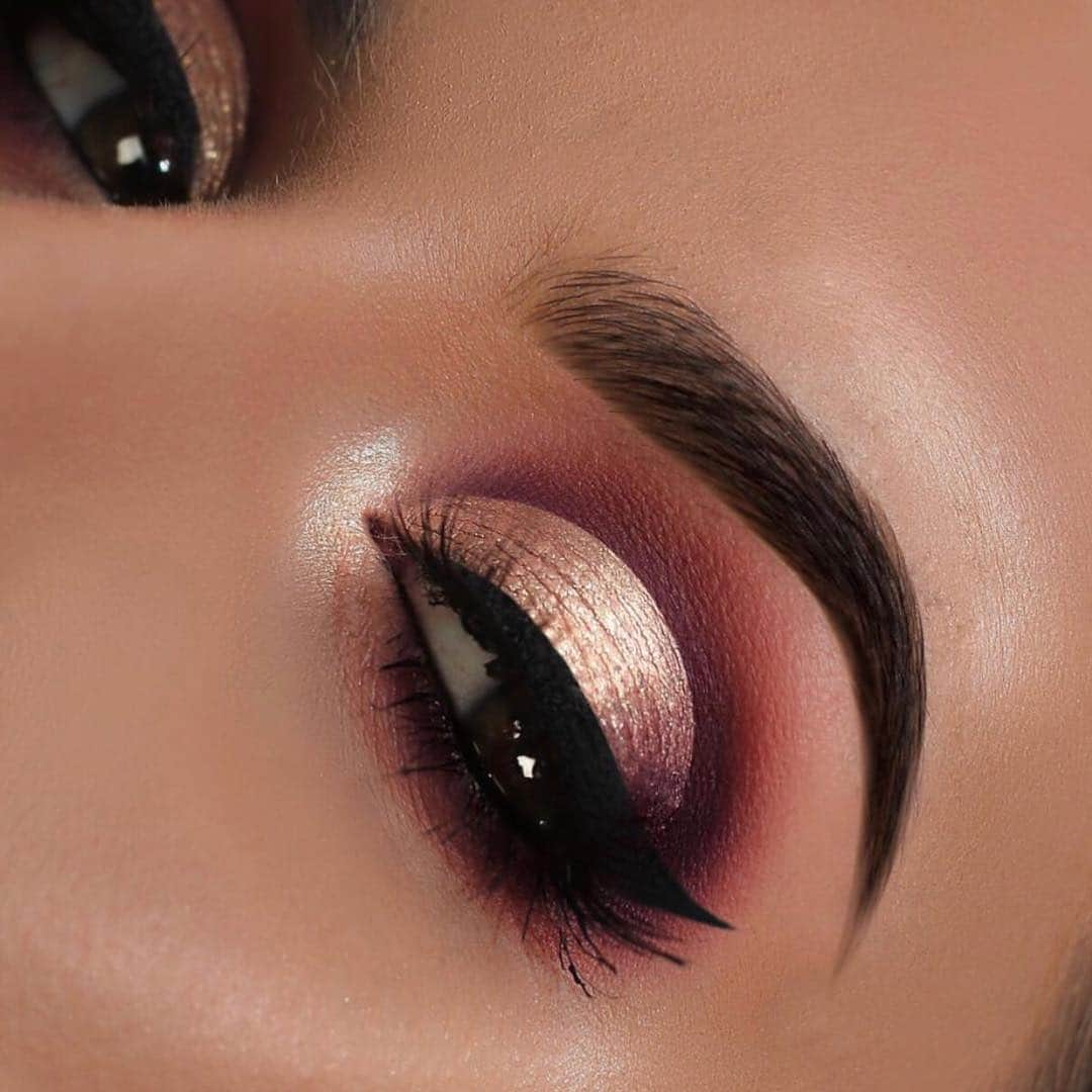 Kylie Cosmeticsさんのインスタグラム写真 - (Kylie CosmeticsInstagram)「Loving this glam on @tinebeauty using our OG single shadows in quartz, unwrap me, bible, hematite, sweet like honey + our black #Kyliner for the wing! 🖤」3月20日 10時41分 - kyliecosmetics