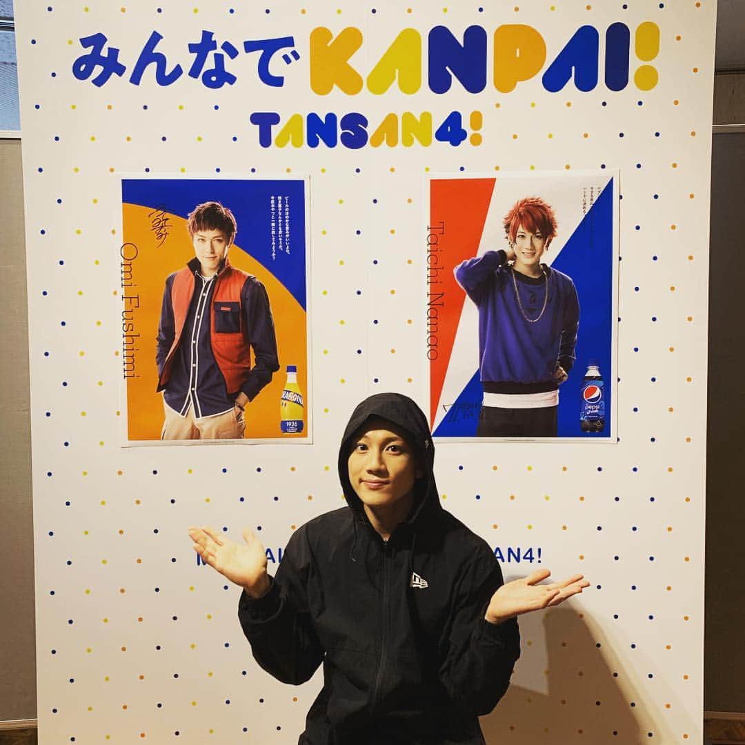 のインスタグラム：「おはようございます。 アップしてる時に発見！ 今日のポスターは臣くんと太一。 皆様是非是非撮ってみて下さい。 今日も頑張ります！ あ、あとメンバーズサイトの動画更新されています。 チェケラ！ #赤澤遼太郎#エーステ#A3#舞台#サントリー#ペプシ#いんすたたろう」