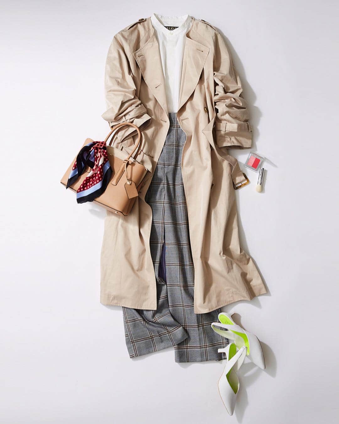 ルミネ公式のインスタグラム：「ベーシック服には、攻めのコートを合わせて #コート ¥12,000+TAX #シャツ ¥18,000+TAX #パンツ ¥4,500+TAX #バッグ ¥48,000+TAX #スカーフ ¥7,000+TAX #パンプス ¥4,500+TAX ・ [ #LUMINEMAGAZINE ] #lumine #ルミネ #ルミネ池袋 #ローリーズファーム #ビショップ #ケイトスペードニューヨーク #ootd #outfit #fashion #coordinate #コーディネート #ファッション #デイリーコーデ #コーデ #フォロー #入江未悠 http://magazine.lumine.ne.jp/?p=81038 ※商品の価格や取り扱い状況は撮影時点のもので、変更になることがあります。」
