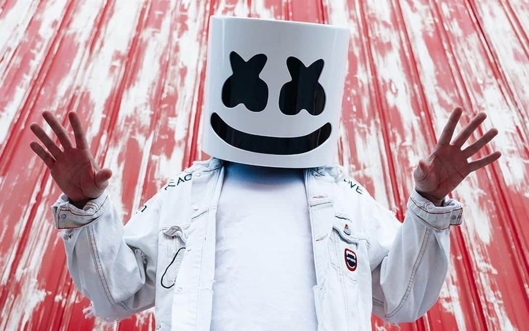 のインスタグラム：「Marshmello& SLUSHII are back🔥 来日公演がいよいよ今週開催❗️CHVRCHESとの新コラボトラック、サポートアクト @slushiimusic のインタビュー、タイムテーブル＆会場MAPをチェック✅ #mellogang 詳細はlinkin.bio」