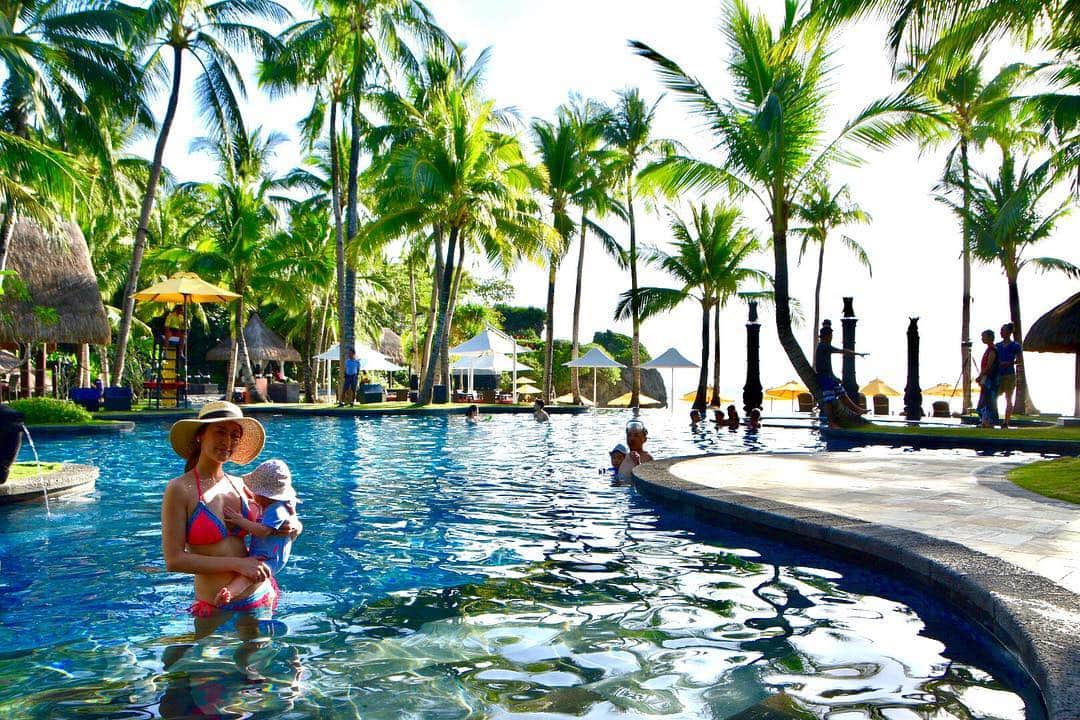 太田エイミーのインスタグラム：「We found paradise @shangrilaboracay 🐚  #myshangrilaboracay #boracay #shangrilaboracay #philippines #travel #travelphotography #traveljournal #nikon #shangrila」