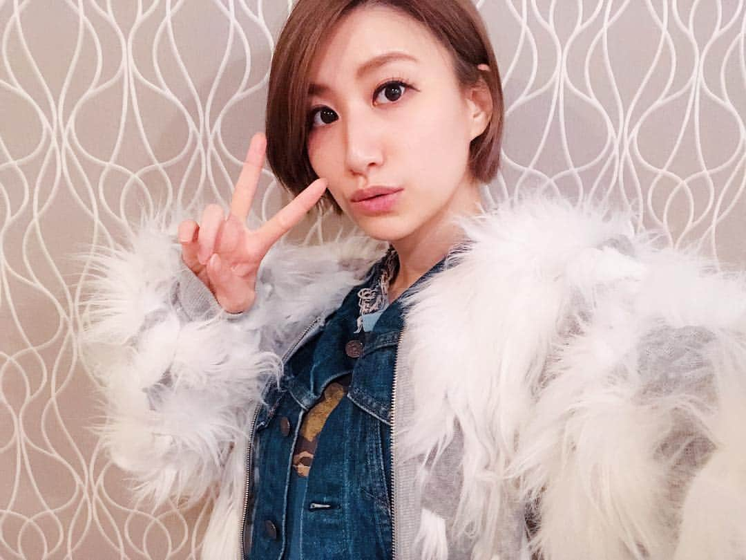 伊藤沙菜さんのインスタグラム写真 - (伊藤沙菜Instagram)「・ またもやDuelに行ってきました🙋🏻‍♀️⭐️ @duel0501  ㅤㅤㅤㅤㅤㅤㅤㅤㅤㅤㅤㅤㅤ 行ってきましたというか 報告遅れてしまっただけで かれこれ何回もお世話になっている🤣爆走 ㅤㅤㅤㅤㅤㅤㅤㅤㅤㅤㅤㅤㅤ 鍼を使わないボトックスと言われている 特許をとっている北海道初の機械で施術していただくのだが ほっぺのシャープさと なかなか目元は機械を当てられない ところが多いのですが この機械は当てられて 目のパッチりさが まー違いまして😳😳😳✨ ㅤㅤㅤㅤㅤㅤㅤㅤㅤㅤㅤㅤㅤ  行ってきたよ報告を受ける限り みんな一回目で実感できているから なかなか信じてくれて良きだと思う🤔❤️ ㅤㅤㅤㅤㅤㅤㅤㅤㅤㅤㅤㅤㅤ なんと言っても 行きやすい金額なので おすすめしやすい🤔❤️ ㅤㅤㅤㅤㅤㅤㅤㅤㅤㅤㅤㅤㅤ  西18丁目駅降りて歩いて1分もかからない 立地もありがたし🤔❤️ ㅤㅤㅤㅤㅤㅤㅤㅤㅤㅤㅤㅤㅤ また来週よろしくお願いします😆⭐️👏爆笑 #2枚目の動画 #目を開けていて #施術しづらそうでした  #ほんのり笑顔 #ほんのりホラー」3月20日 11時43分 - 37room_official