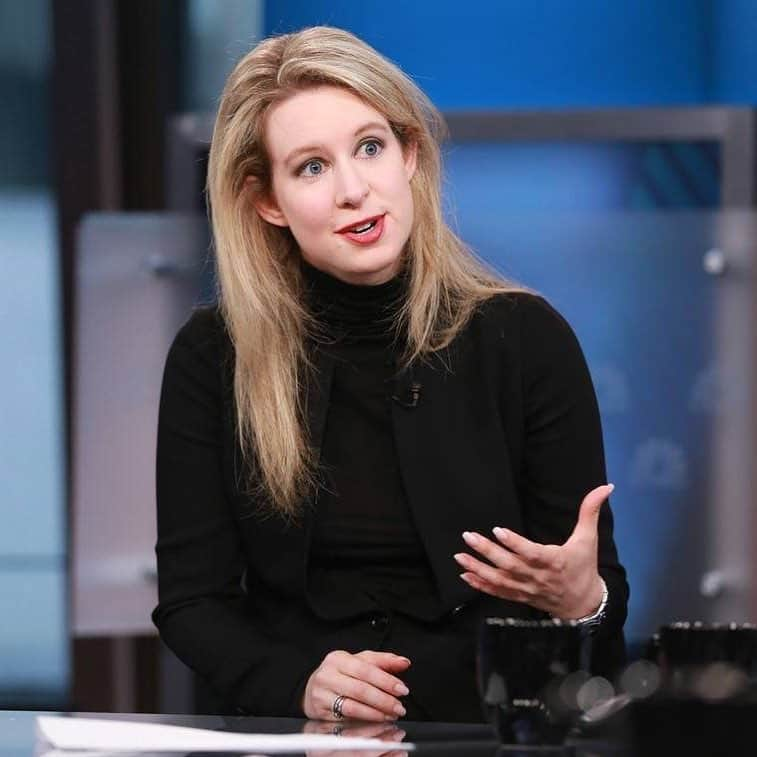 E! Onlineさんのインスタグラム写真 - (E! OnlineInstagram)「Elizabeth Holmes, once named the next Steve Jobs, raised $1 billion by lying to investors. Link in bio for how she almost pulled it off, including fake deepening her voice. (📷: David Orrell/CNBC/NBCU Photo Bank via Getty Images)」3月20日 11時46分 - enews