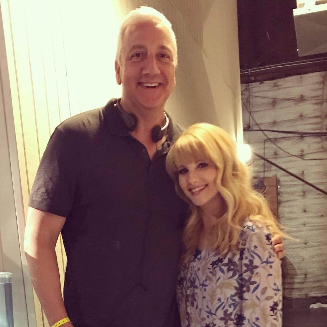 メリッサ・ラウシュさんのインスタグラム写真 - (メリッサ・ラウシュInstagram)「Backstage @bigbangtheory_cbs Tape Night visit from everyone’s favorite astronaut @astromikemassimino 💫」3月20日 11時47分 - melissarauch