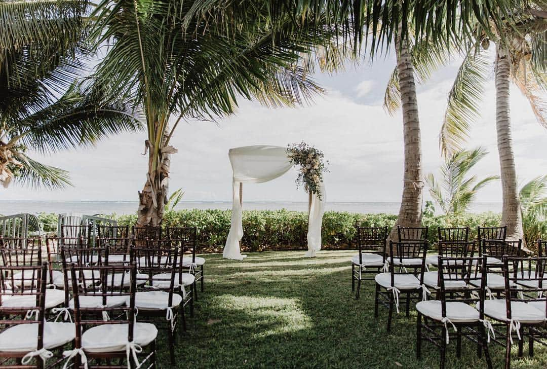 HARUEさんのインスタグラム写真 - (HARUEInstagram)「WEDDING PARTY🌴💍♡ . 📷 by @mermaidlove808 🧜‍♀️ . #harusakuwedding #hawaii #gardenwedding  #wedding #weddingparty #ハワイ #ウエディング #ガーデンウエディング #結婚 #結婚式 #ハワイウエディング #ハワイ挙式 #海外挙式 #ハワイ挙式#ウエディングパーティ #パーティ #ブライダル」3月20日 11時49分 - harue0104