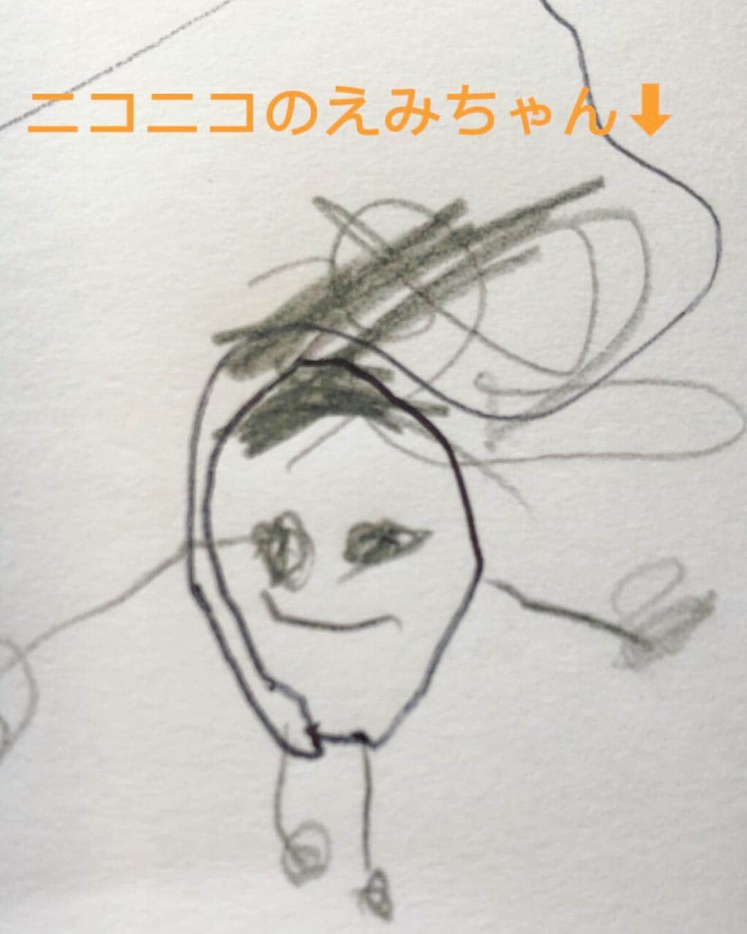 のインスタグラム：「妹から送られてきました📩 姪っ子(3歳4ヶ月)が描いてくれた私だそうです🎨 うれしいよおおお😭💕💕💕 もうすぐ幼稚園生✨ どんどん大きくなります...！ これからもニコニコなえみちゃんでいないとね😊 もっといいとこ見せられるようにがんばります！  #おばばか 略して #おばか #姪っ子らぶ❤️」