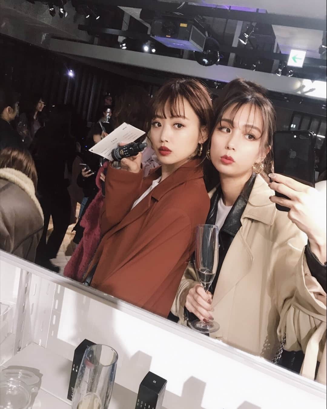 のインスタグラム：「昨日は久しぶりに銀座に行ってきた〜🧡 お問い合わせ多くいただいてたセットアップは @amail_official ☺︎ #セットアップ #アマイル #ジャケットコーデ  #ブラウンコーデ #bobbibrown #コスメ #レセプション #銀座」