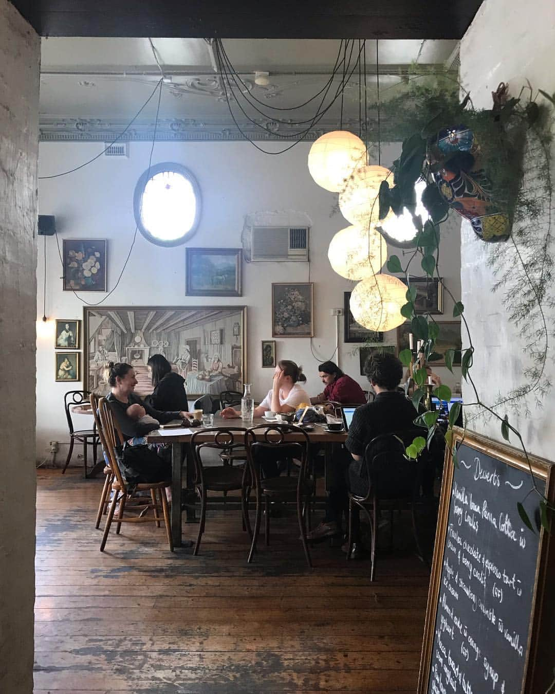 goodcoffeemeさんのインスタグラム写真 - (goodcoffeemeInstagram)「Love spots like this where you can just chill... and where the staff know their customer’s names and orders... and it becomes that home away from home for the local community @vja  #goodcoffee_fitzroynorth #goodcoffee_melbourne #tinpotcafe」3月20日 12時06分 - goodcoffeeme